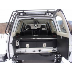 Nissan Patrol Y61 GU4 bagažo stalčiai